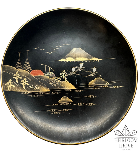 Exploring the Art of Vintage Japanese Lacquerware: A Timeless Masterpiece