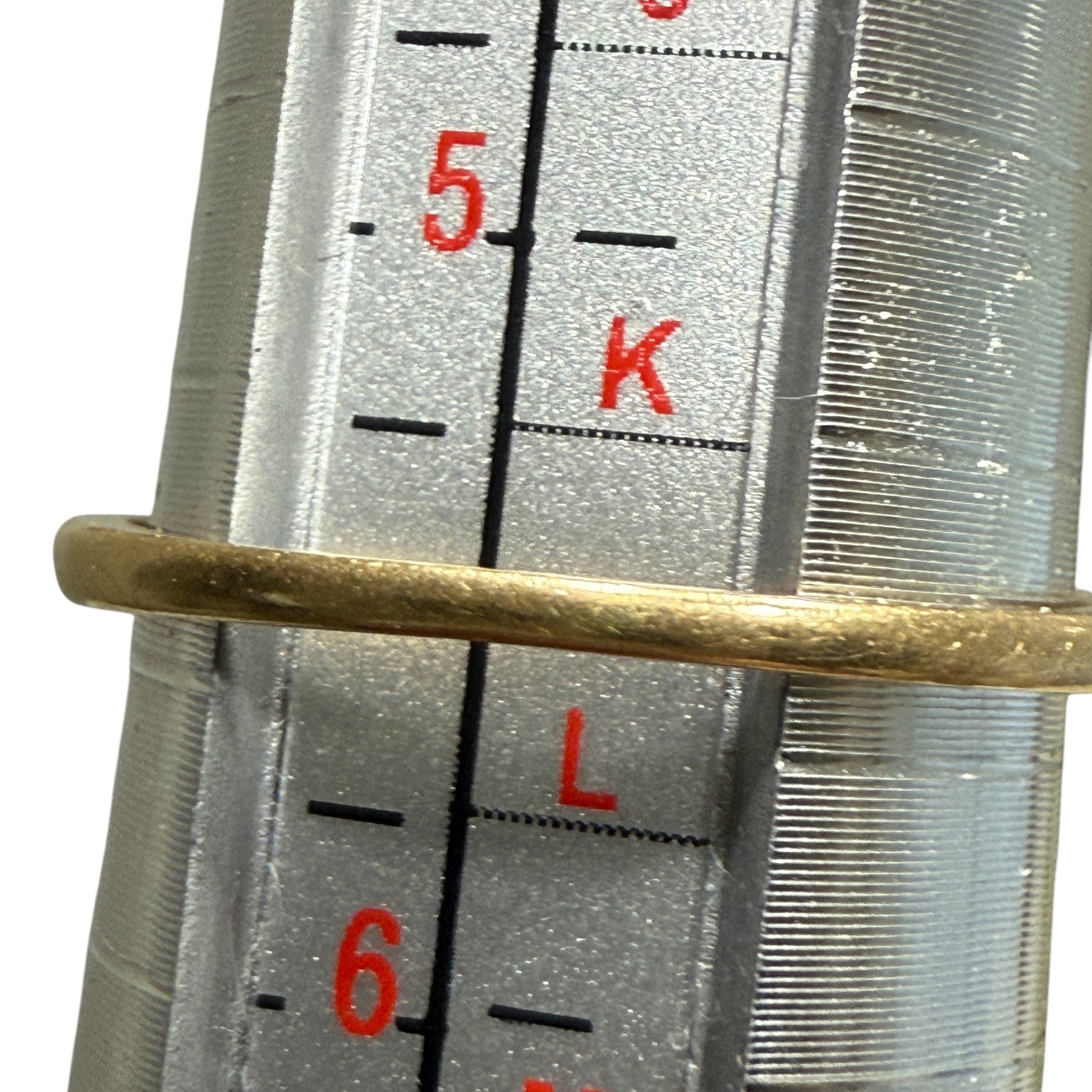 Ring mandrel measurement showing 1940s vintage 14K two-tone diamond engagement ring at size 5.5.