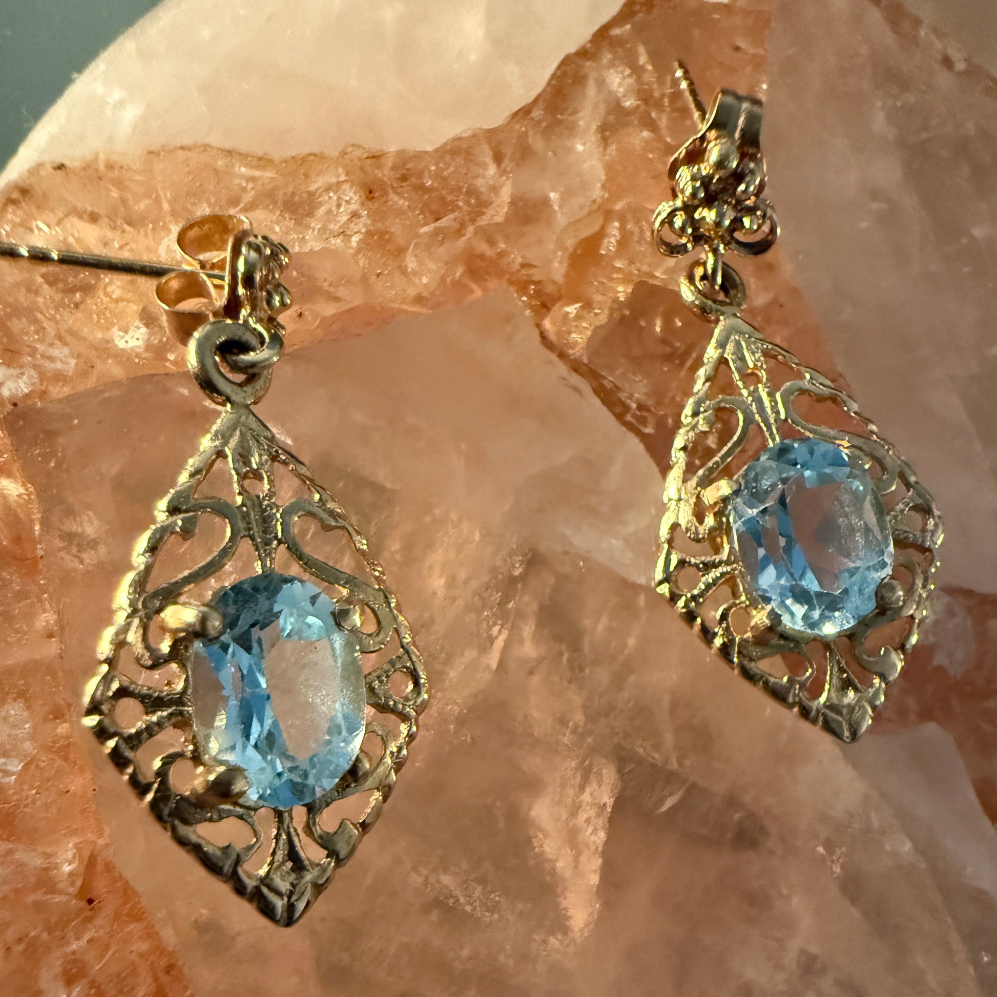 1960s-14k-gold-aquamarine-drop-earrings-scale