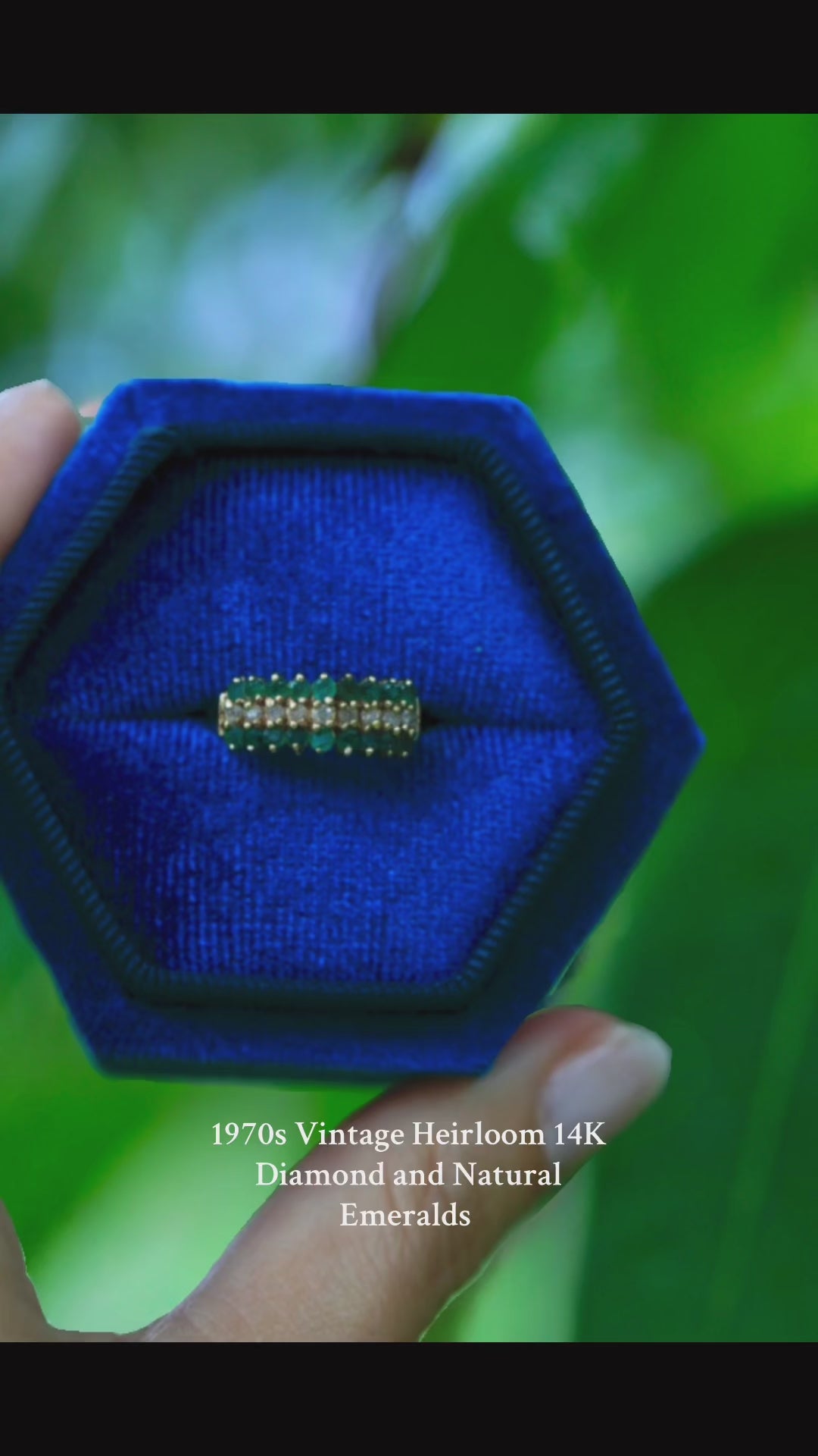 1970s vintage 14K yellow gold emerald and diamond pyramid cocktail ring displayed in a blue velvet jewelry box with green background