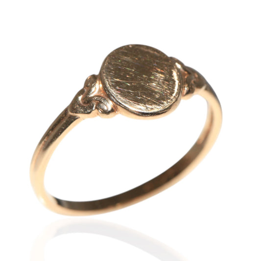 Antique Edwardian 14K yellow gold oval signet ring with unengraved face, circa 1900–1910, on white background