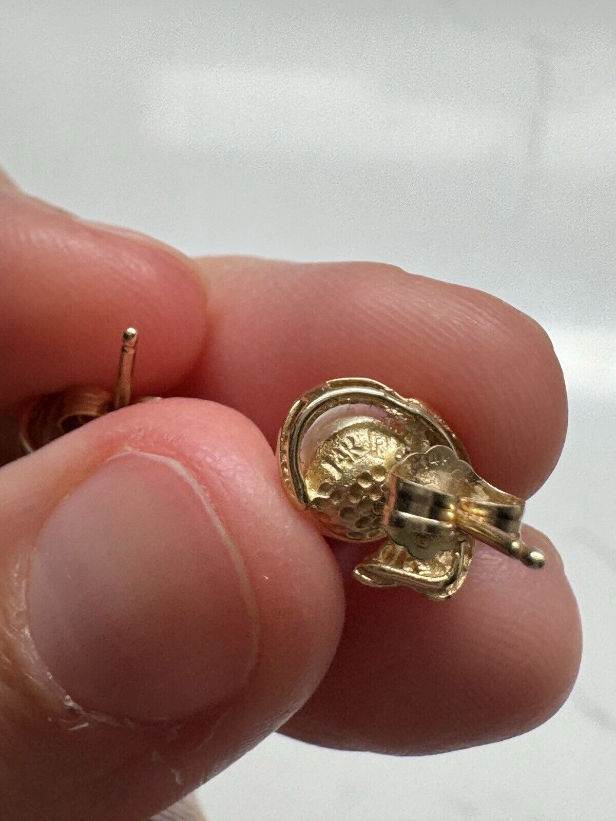 Estate Vintage Round Pearl 14K Yellow Gold Stud Earrings – Elegant Retro Design