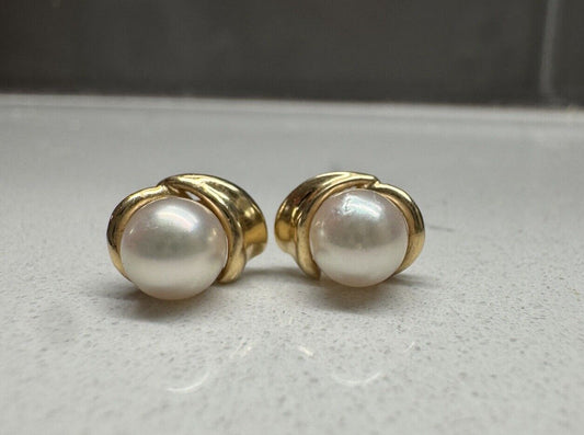 Estate Vintage Round Pearl 14K Yellow Gold Stud Earrings – Elegant Retro Design