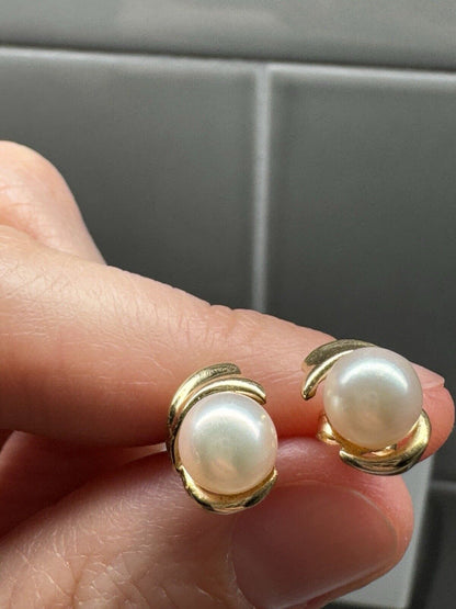 Estate Vintage Round Pearl 14K Yellow Gold Stud Earrings – Elegant Retro Design