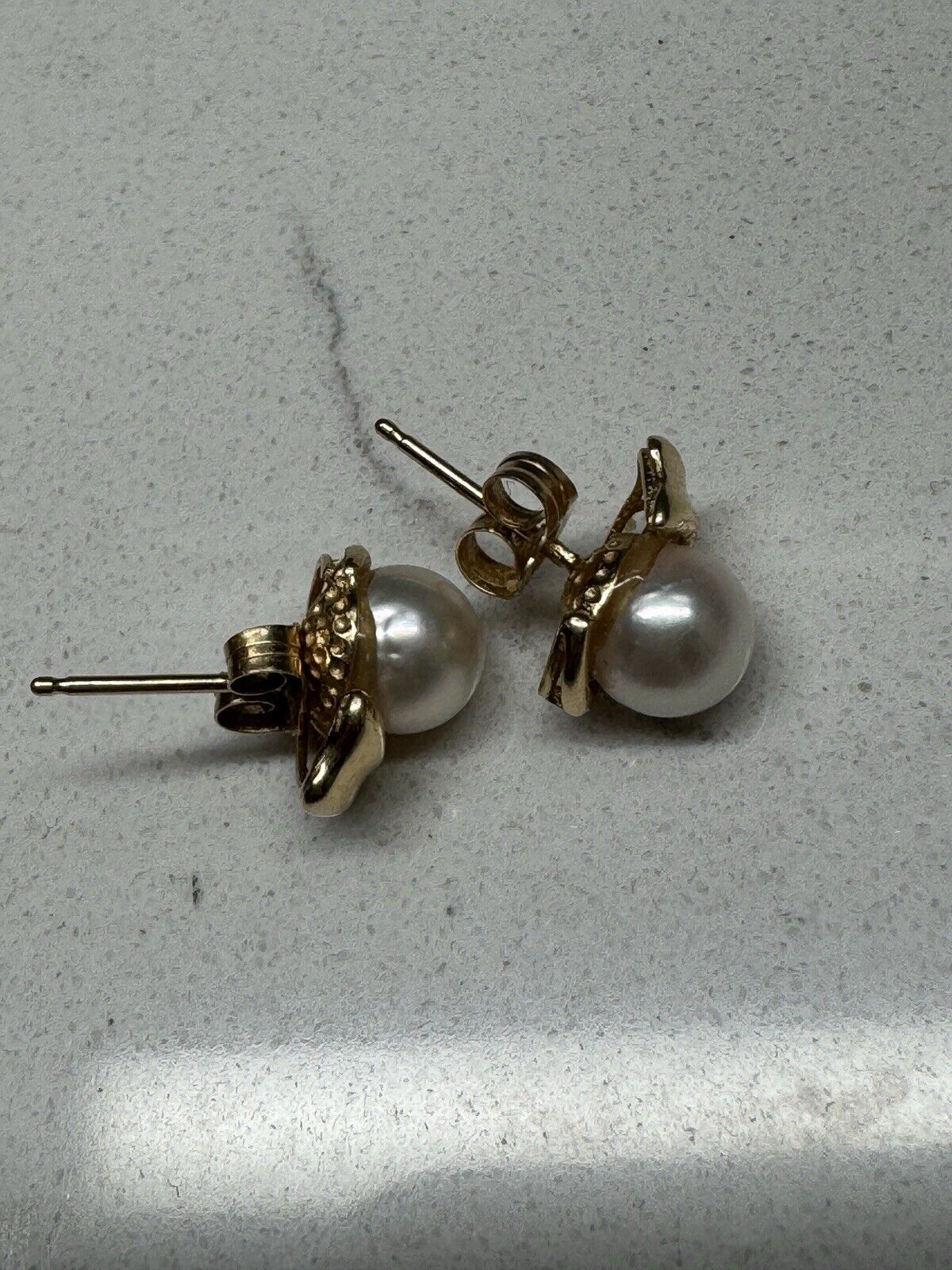 Estate Vintage Round Pearl 14K Yellow Gold Stud Earrings – Elegant Retro Design
