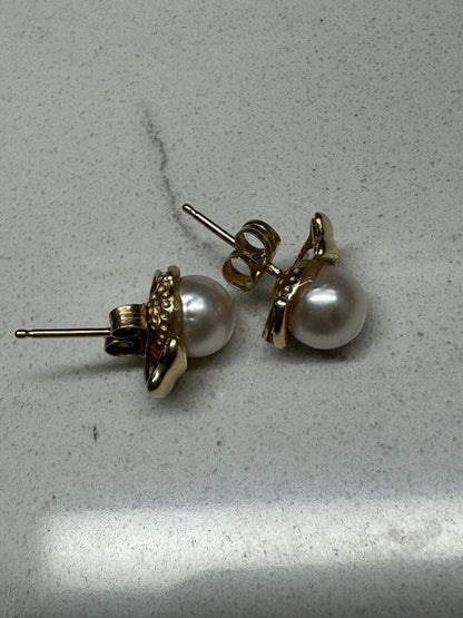Estate Vintage Round Pearl 14K Yellow Gold Stud Earrings – Elegant Retro Design