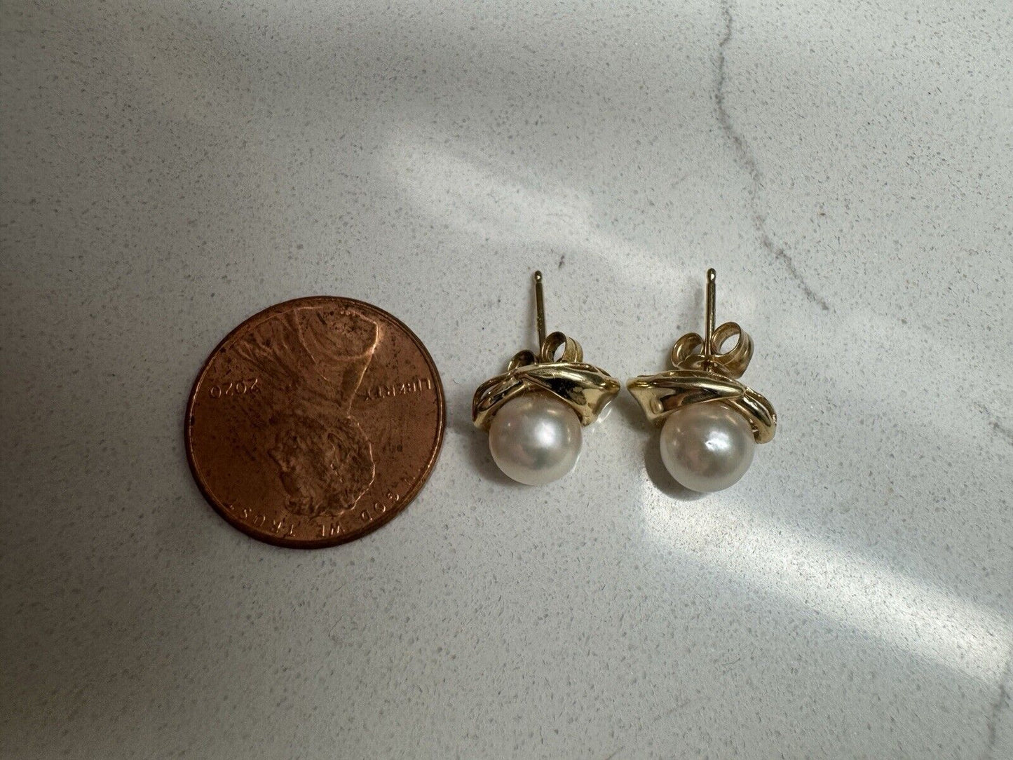 Estate Vintage Round Pearl 14K Yellow Gold Stud Earrings – Elegant Retro Design